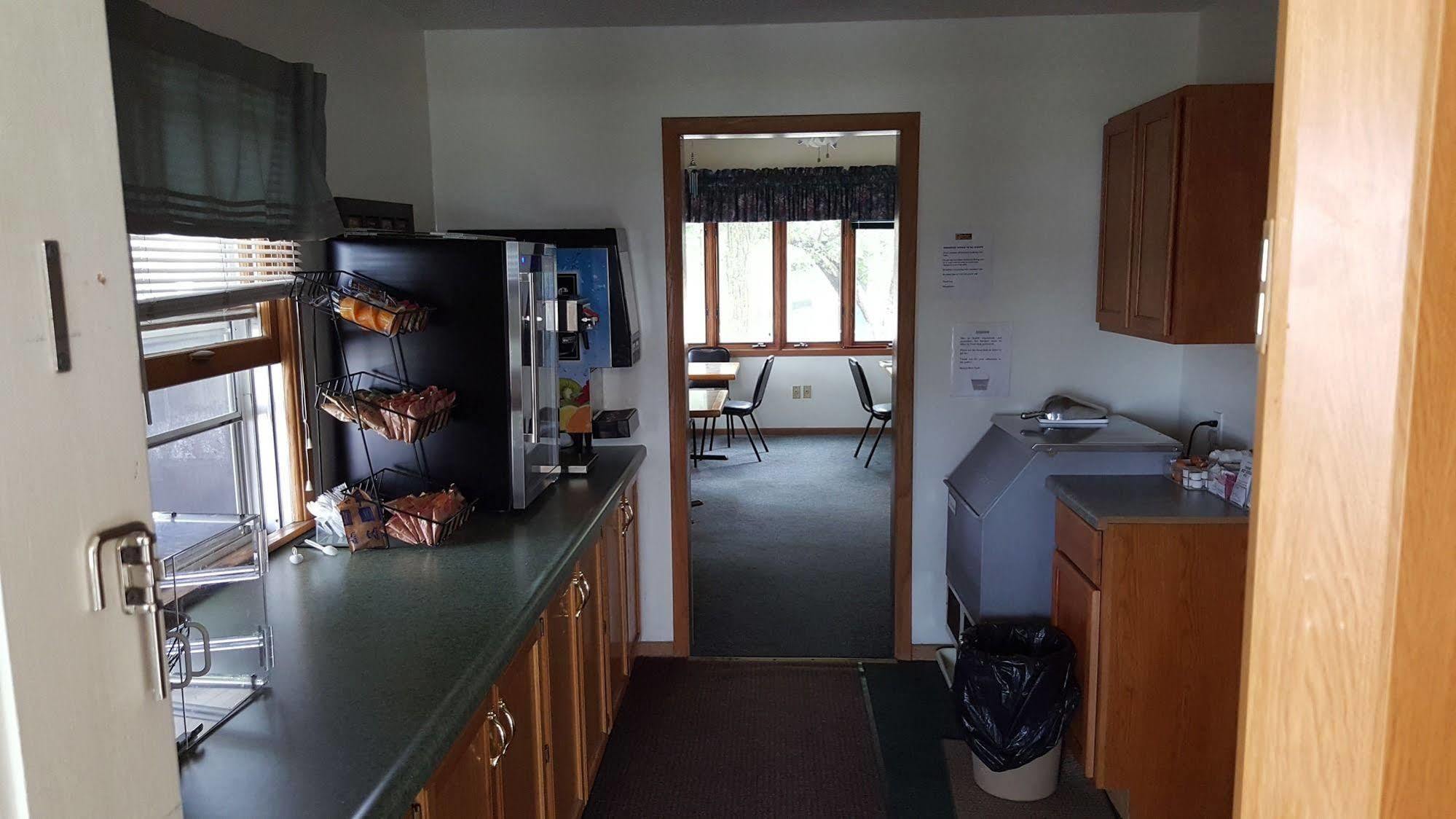 Budget Host Inn Detroit Lakes Zewnętrze zdjęcie